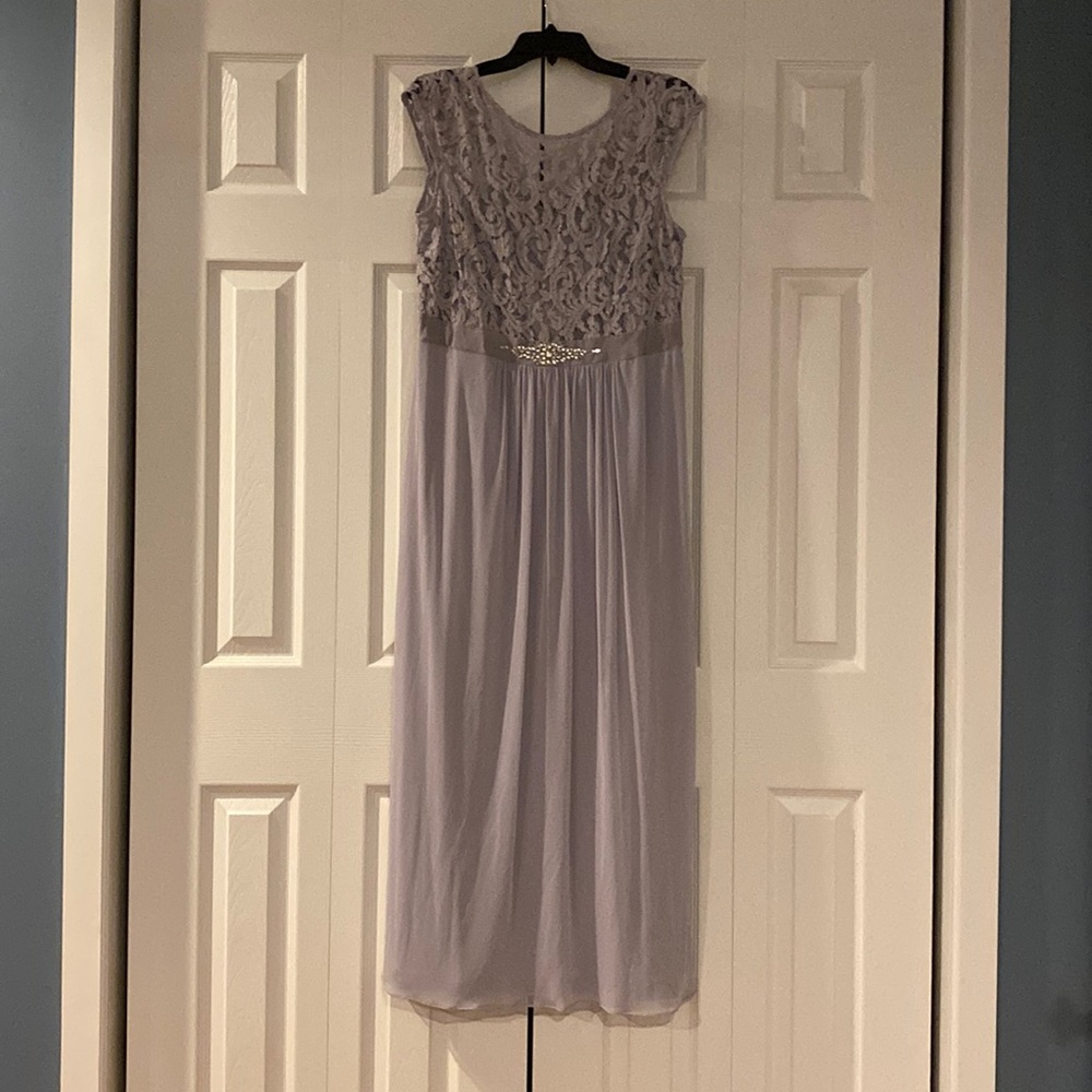 Adrianna Papell Long Dress in Grey. Zip back and lace top. Size 16